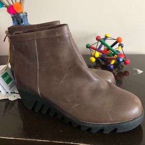 NWT Cougar Waterproof Boots Women’s Size 11